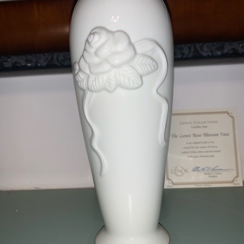 NIB LENOX ROSE BLOSSOM VASE FINE CHINA 24K TRIM